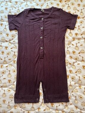 Kate Quinn pintuck shortie